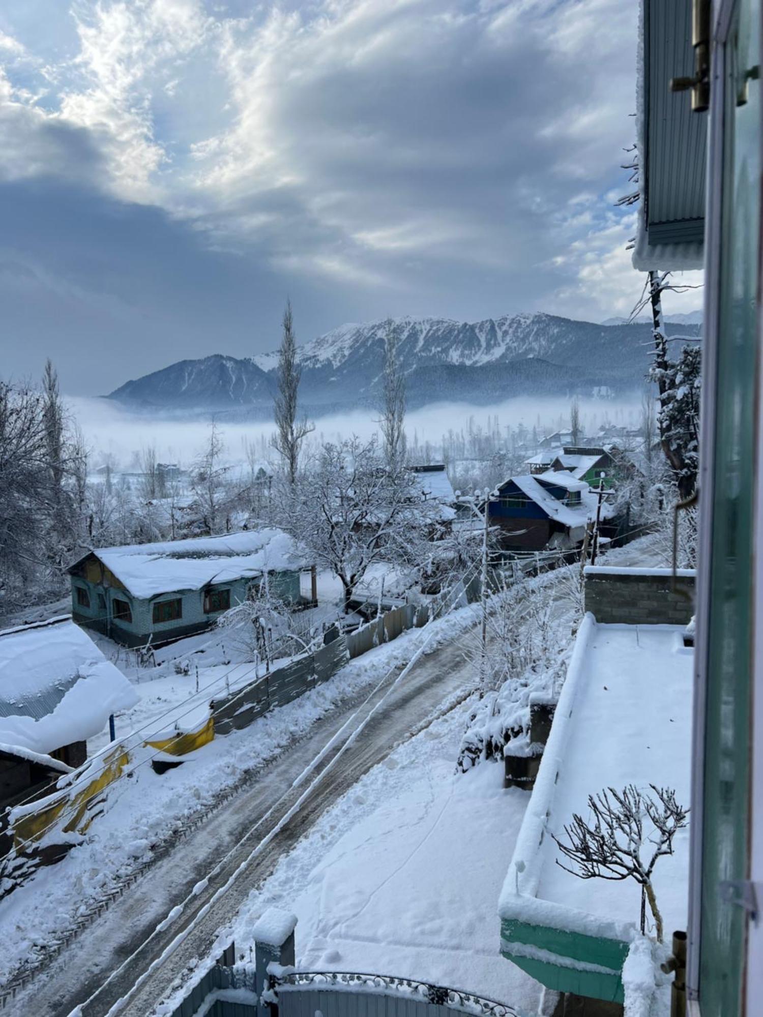 Everest Guest House Gulmarg Luaran gambar