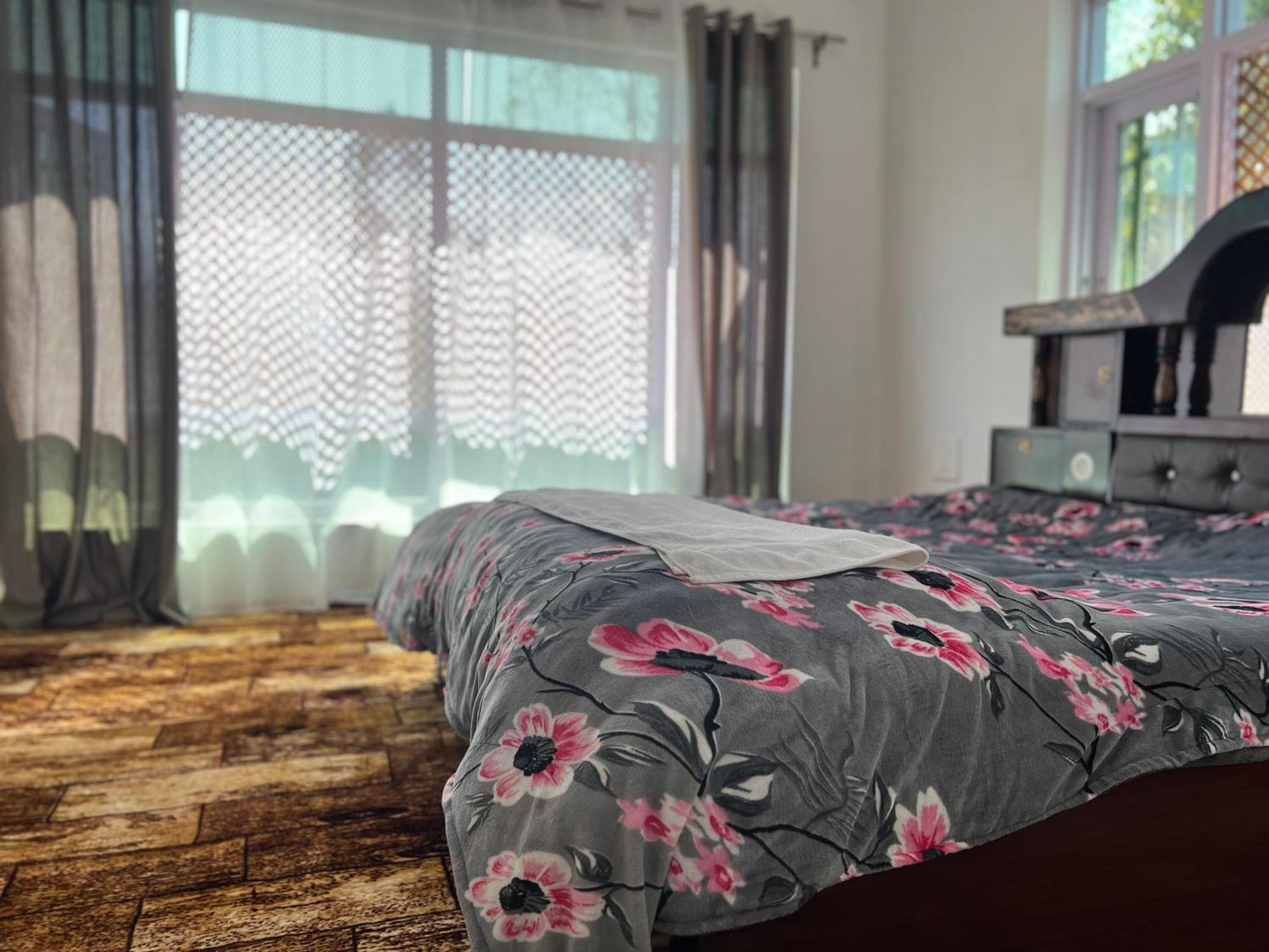 Everest Guest House Gulmarg Luaran gambar