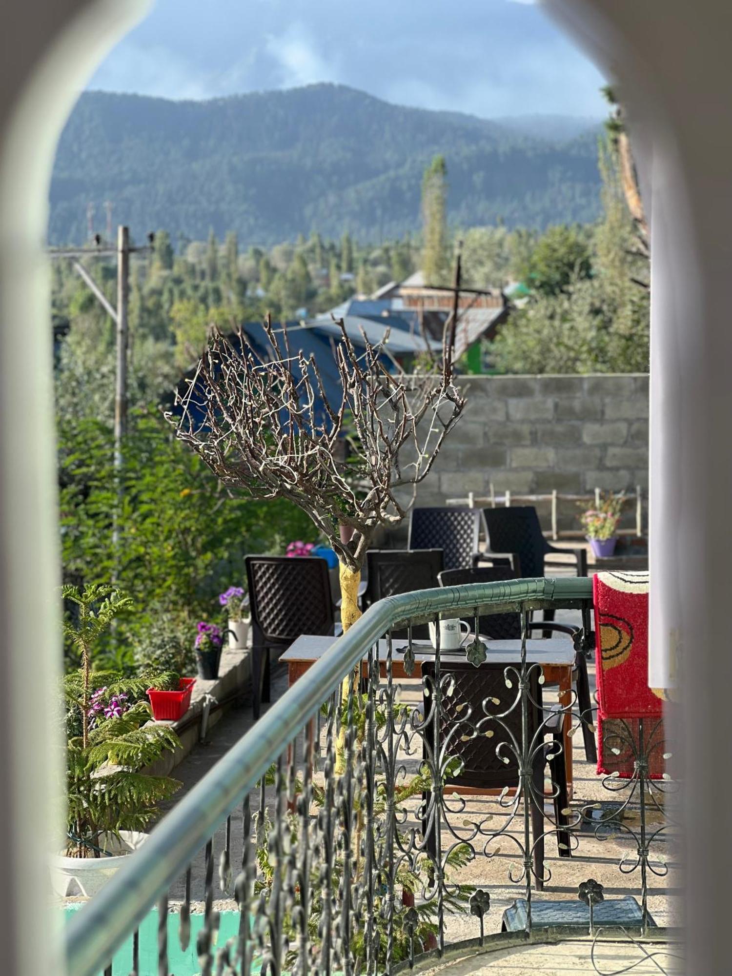 Everest Guest House Gulmarg Luaran gambar