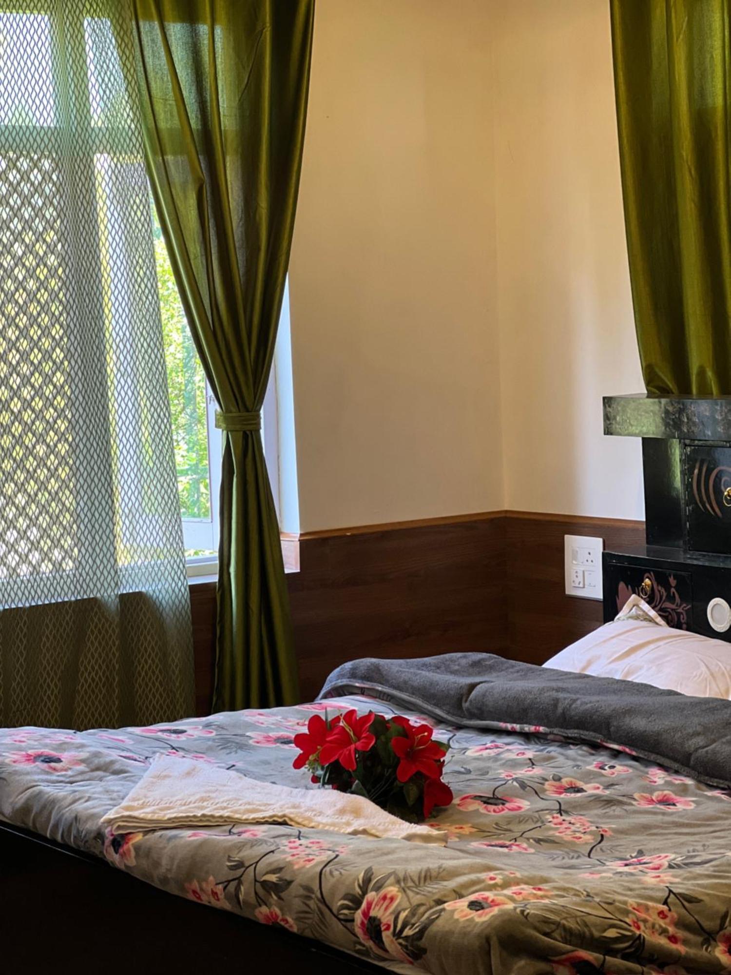 Everest Guest House Gulmarg Luaran gambar