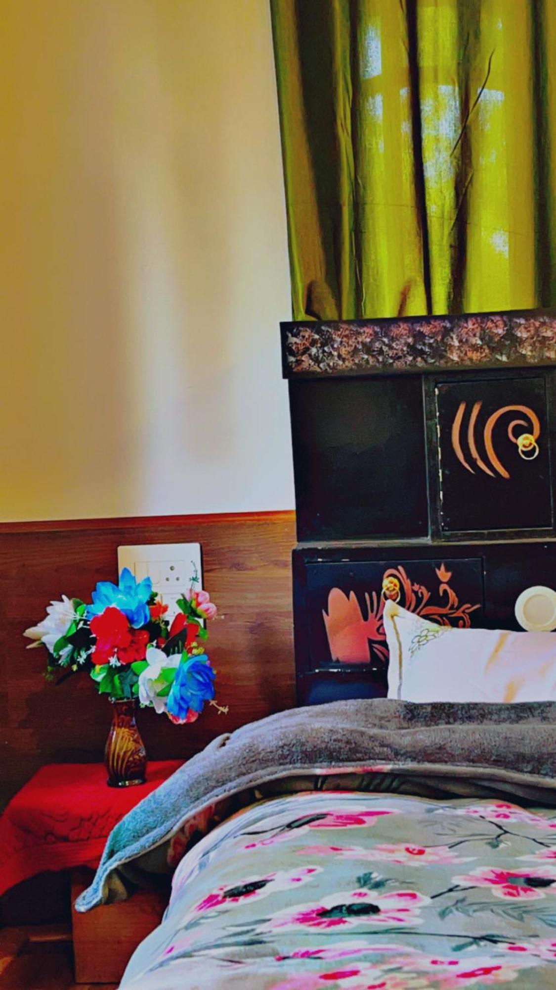 Everest Guest House Gulmarg Luaran gambar