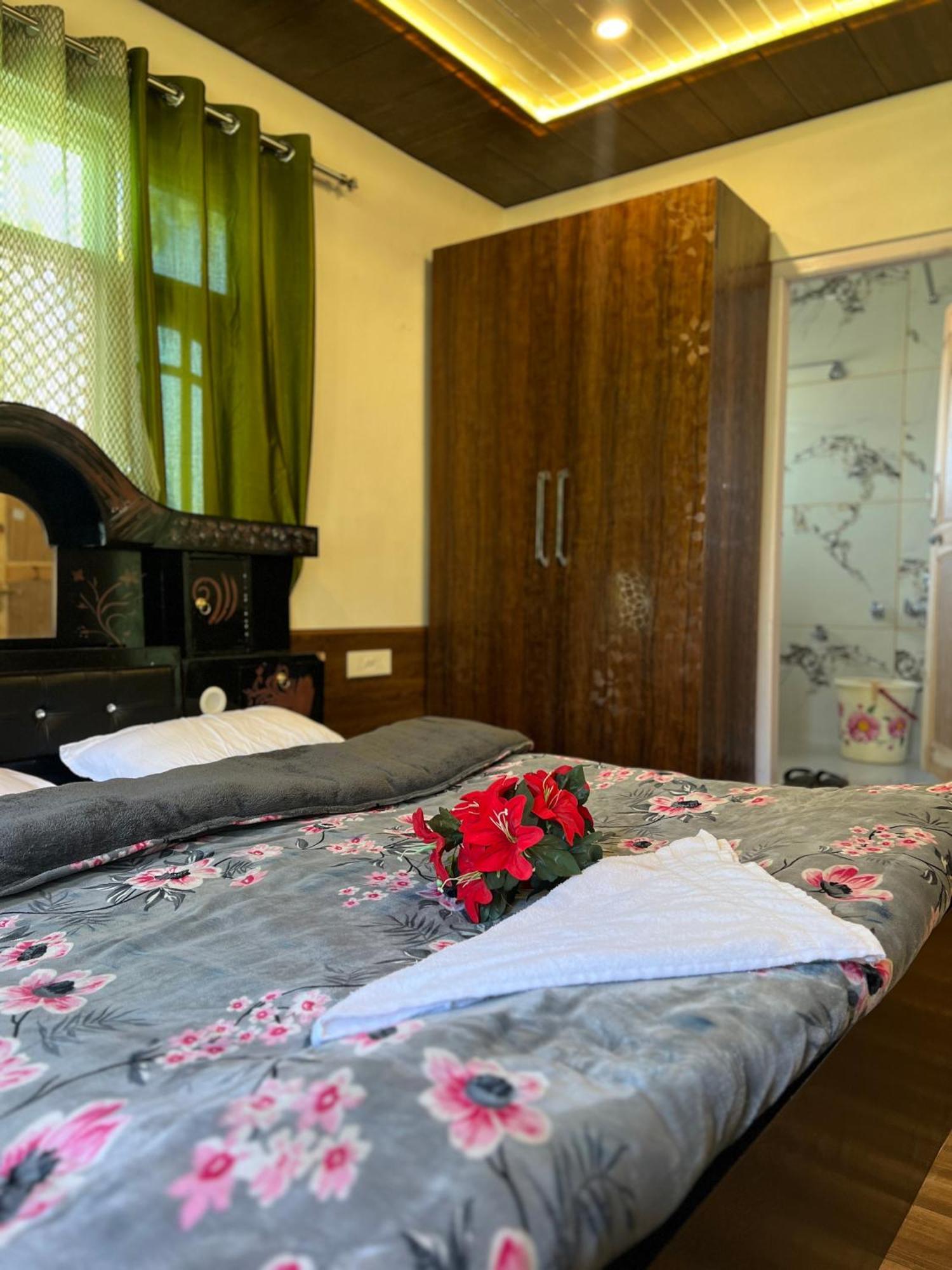 Everest Guest House Gulmarg Luaran gambar