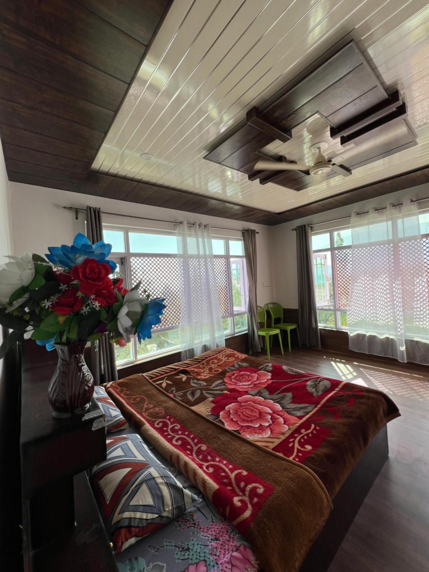 Everest Guest House Gulmarg Luaran gambar